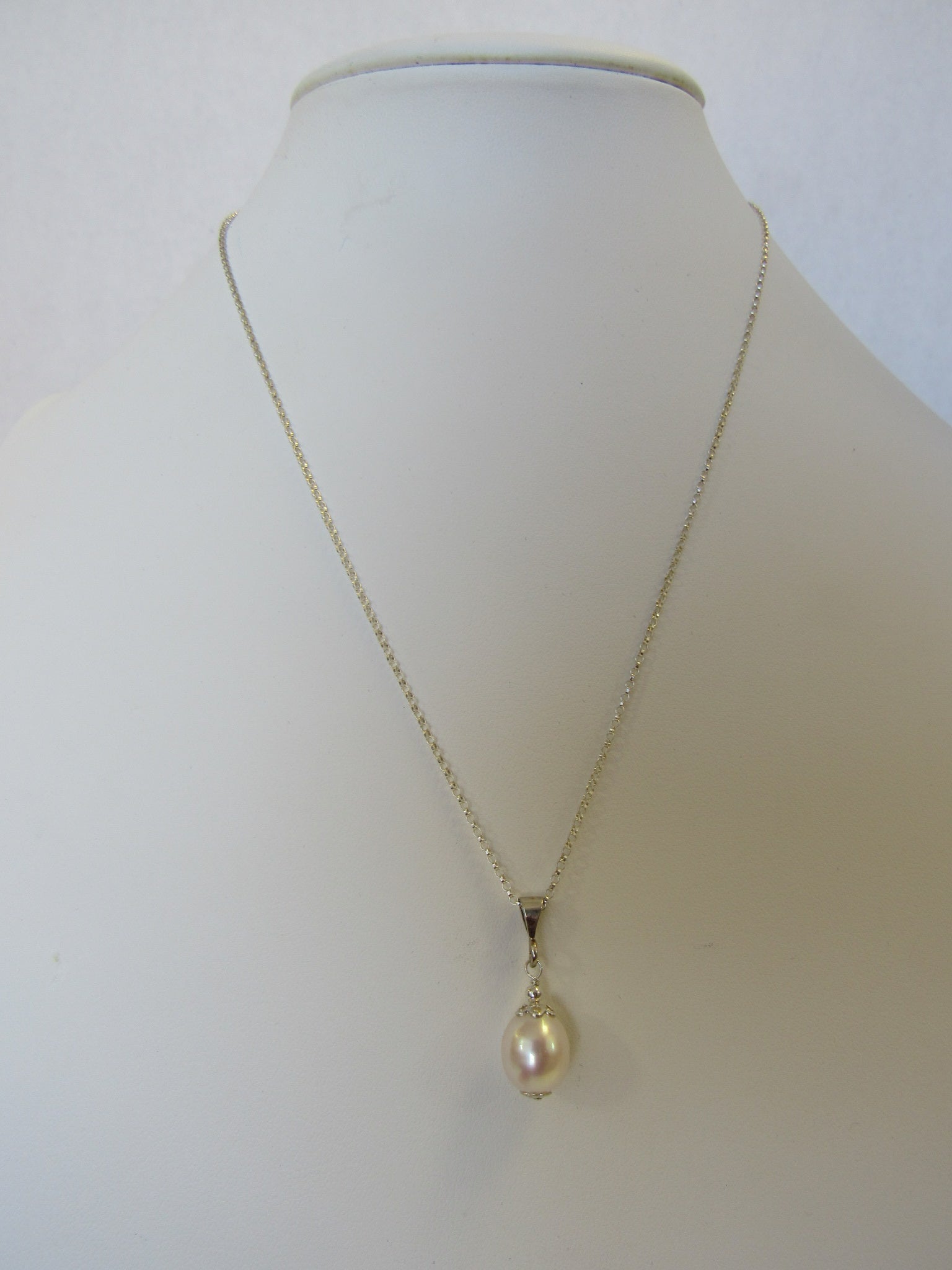 Classic Pearl Pendant Necklace – Evorly